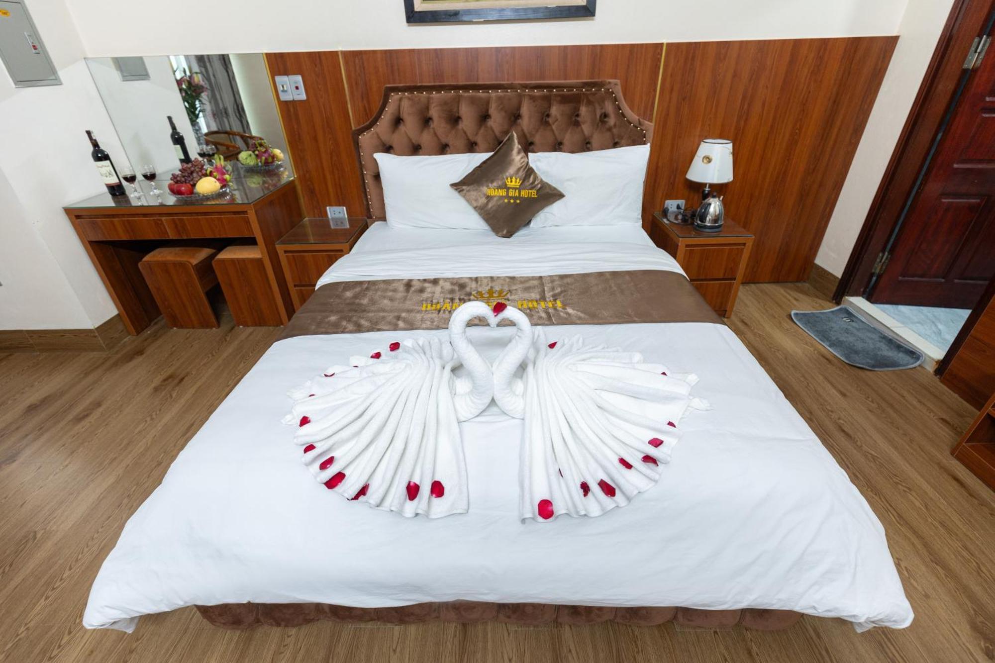 Hoang Gia Hotel Dong Anh Esterno foto